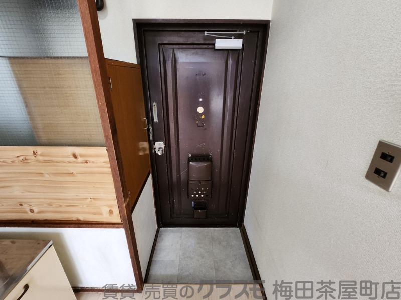 16/30 玄関