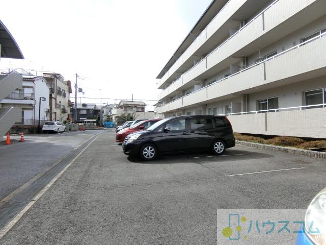 27/30 駐車場