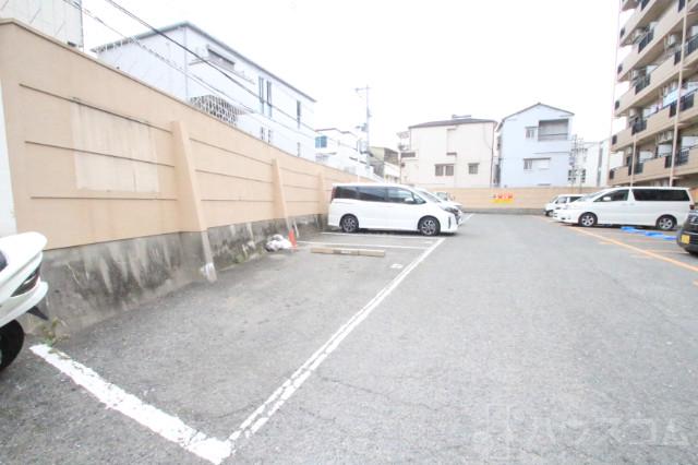 28/30 駐車場