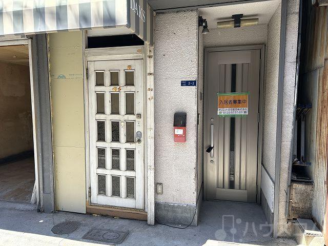 23/30 エントランス