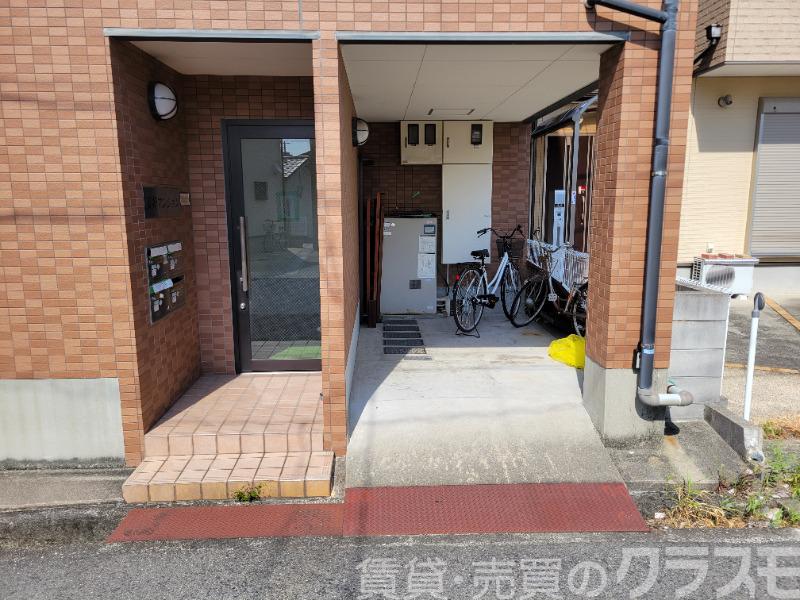 18/25 エントランス