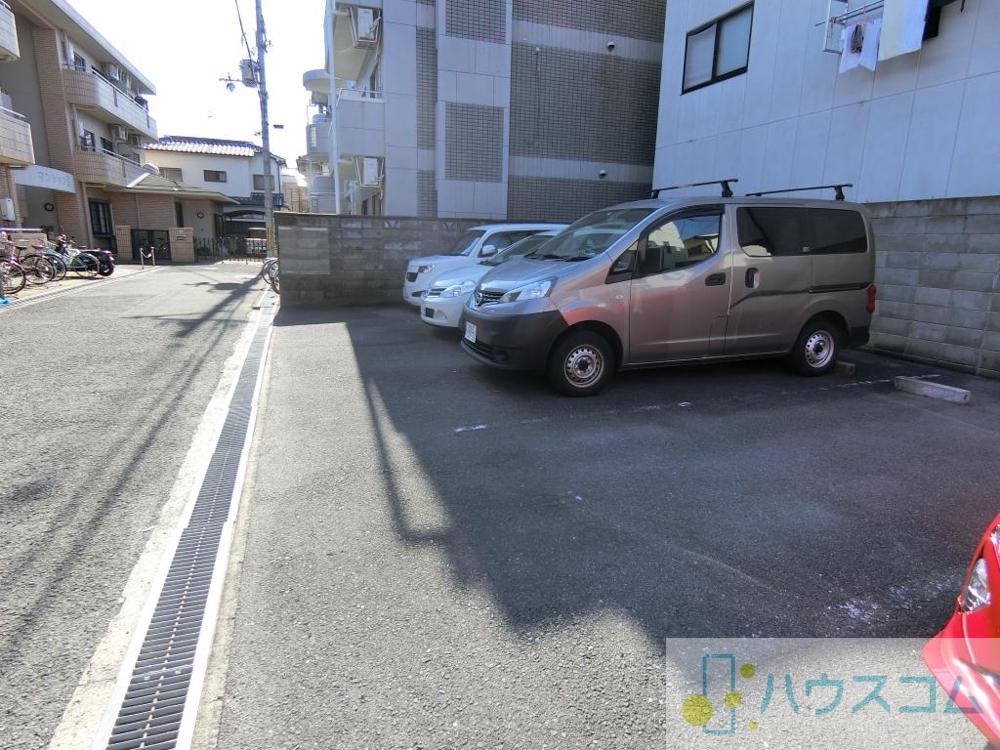 27/30 駐車場