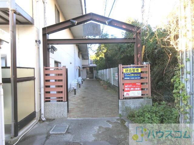 27/30 エントランス