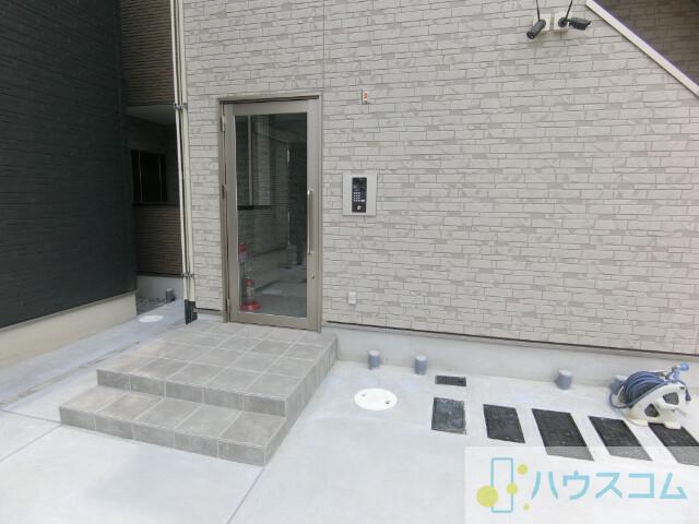 27/30 エントランス