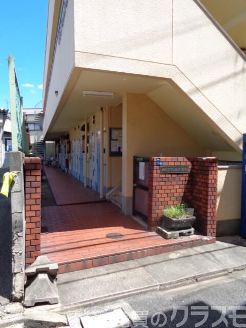 24/28 エントランス