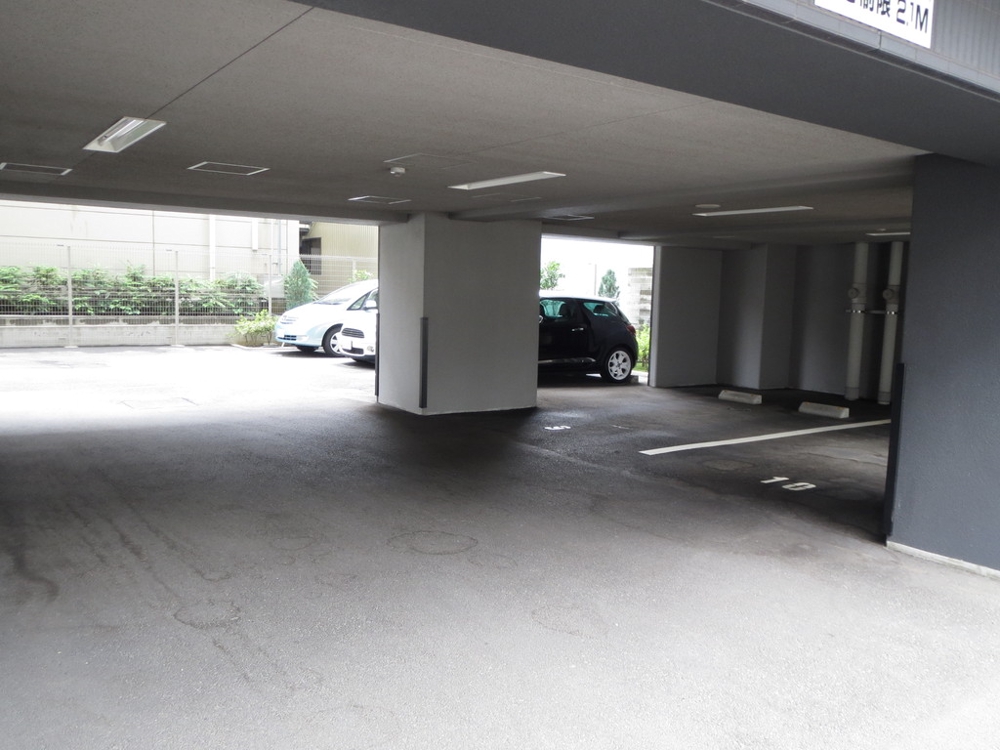 26/30 駐車場