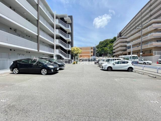 27/30 駐車場