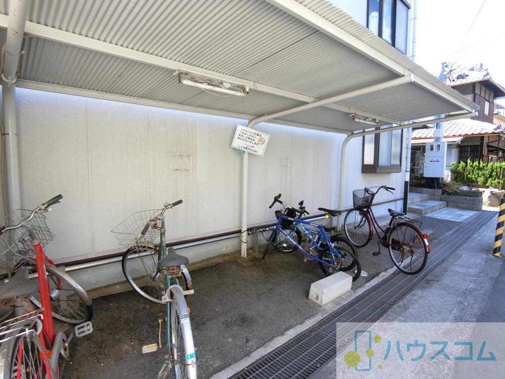 27/30 駐車場