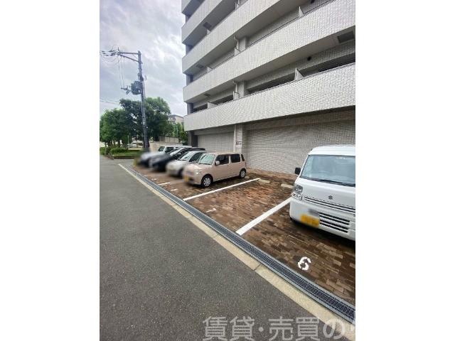 18/22 駐車場