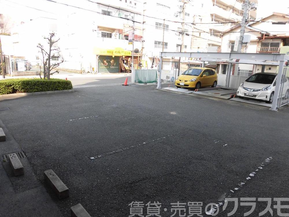 26/28 駐車場