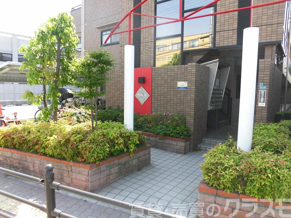 25/29 エントランス
