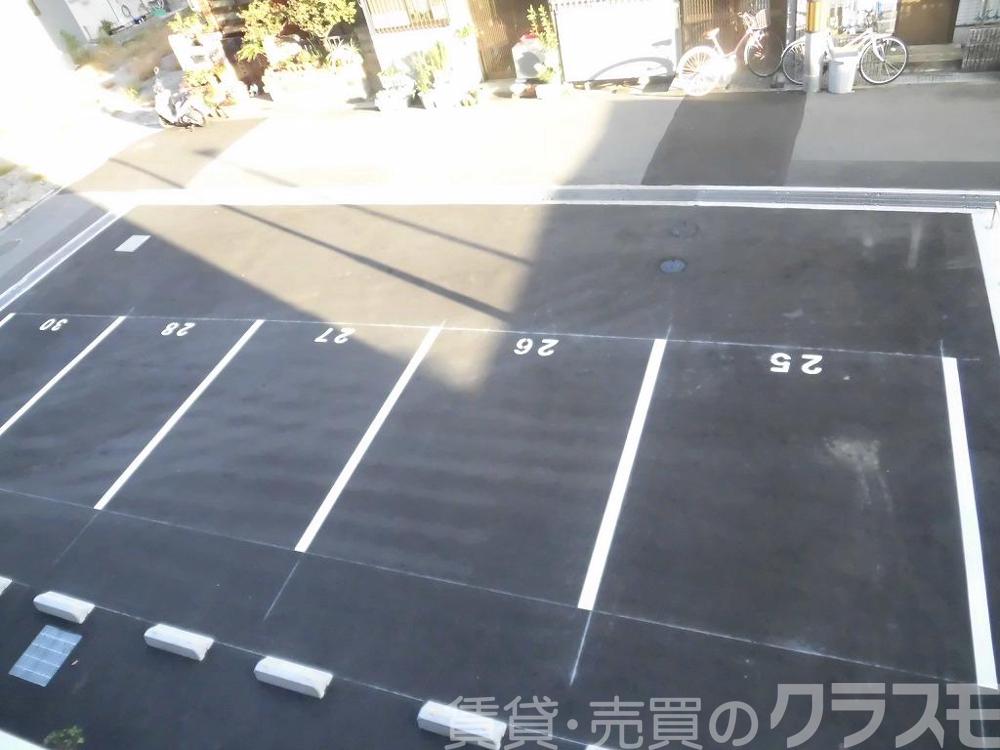 22/27 駐車場