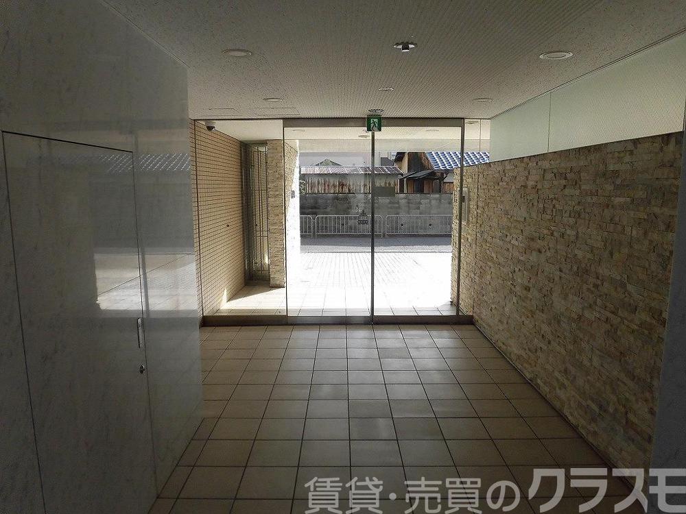 21/25 エントランス