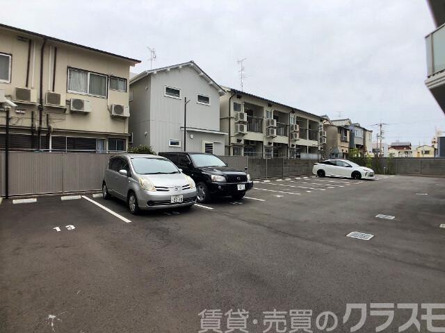 22/30 駐車場