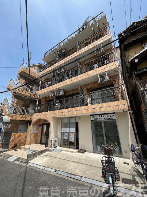 21/30 エントランス