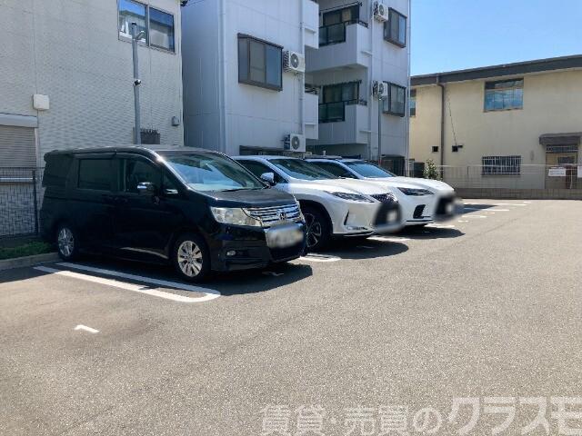 23/30 駐車場