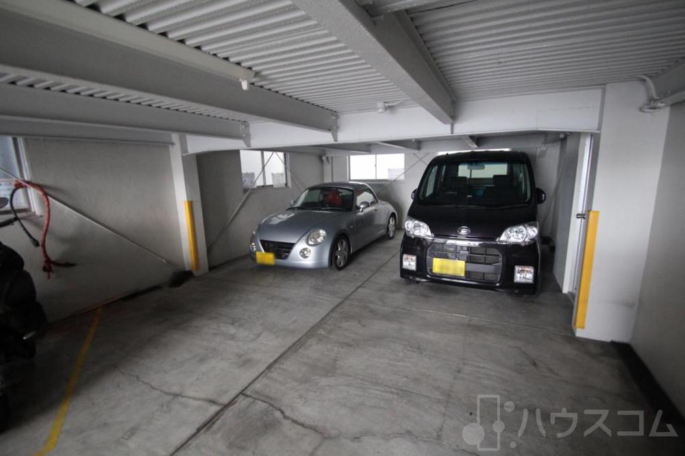 27/30 駐車場