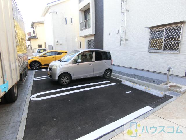 27/30 駐車場