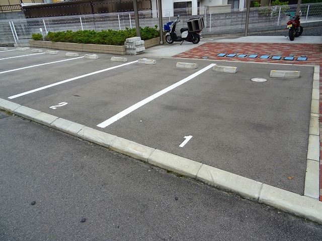 23/30 駐車場