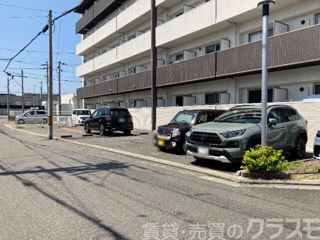 23/28 駐車場