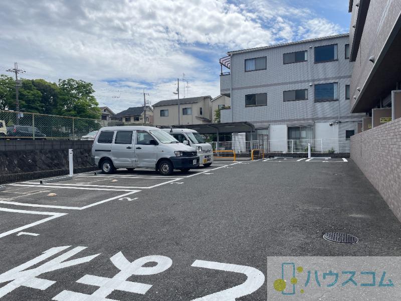 27/30 駐車場