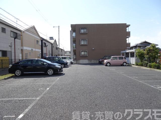 22/28 駐車場