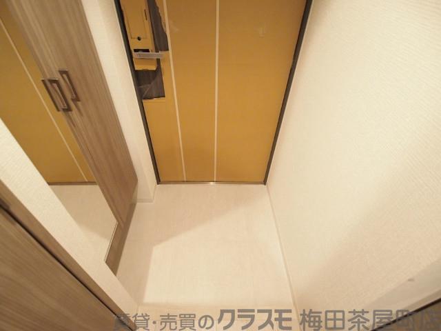 16/30 玄関