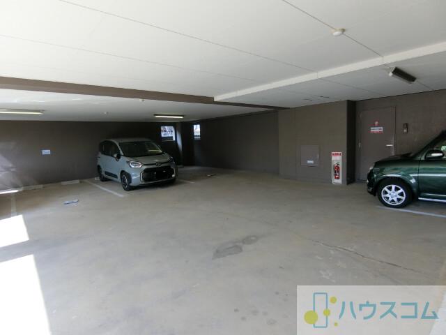 23/30 駐車場