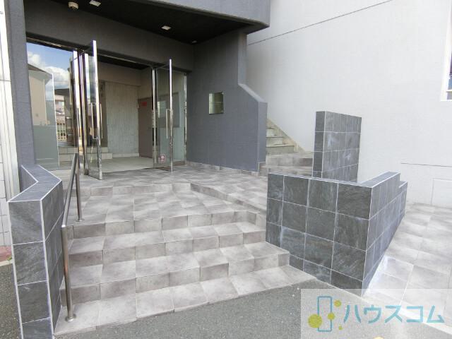 26/30 エントランス
