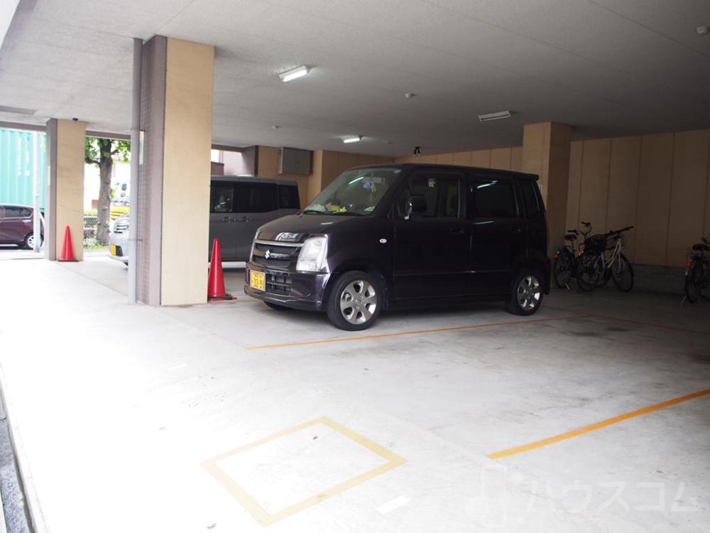 25/30 駐車場