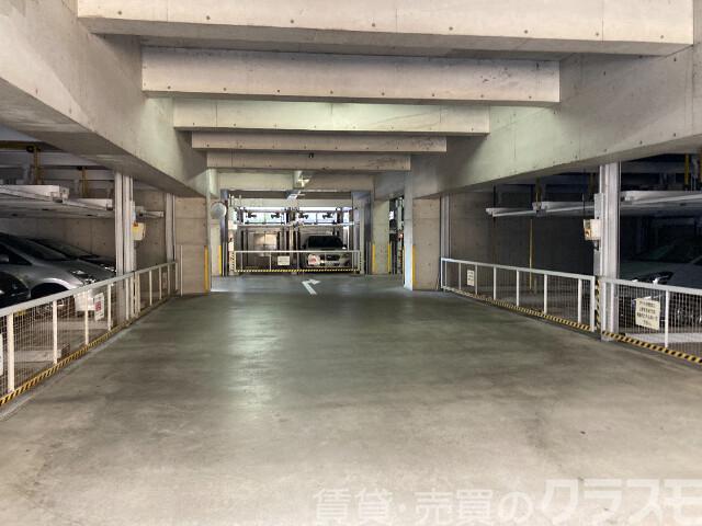 23/30 駐車場