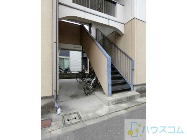 28/30 エントランス