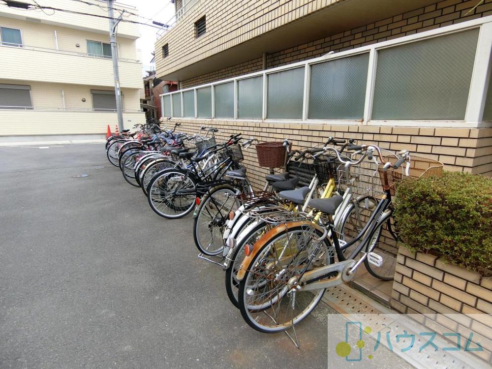 27/30 駐車場