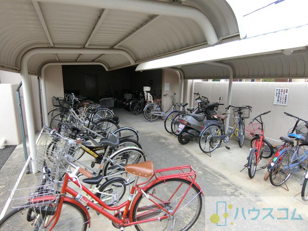 27/30 駐車場