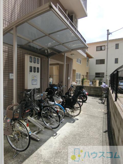 27/30 駐車場