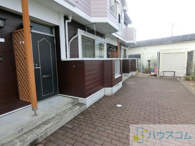 27/30 エントランス