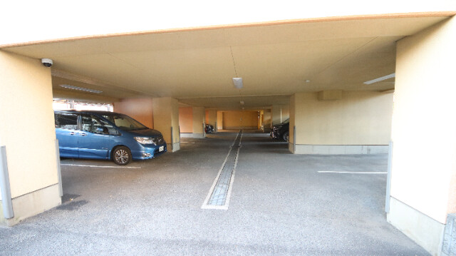 28/30 駐車場