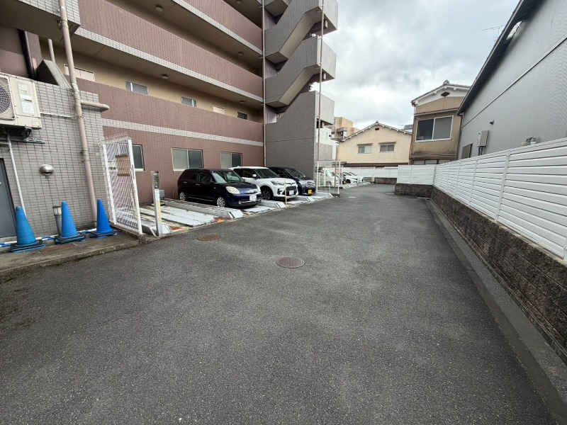 25/26 駐車場