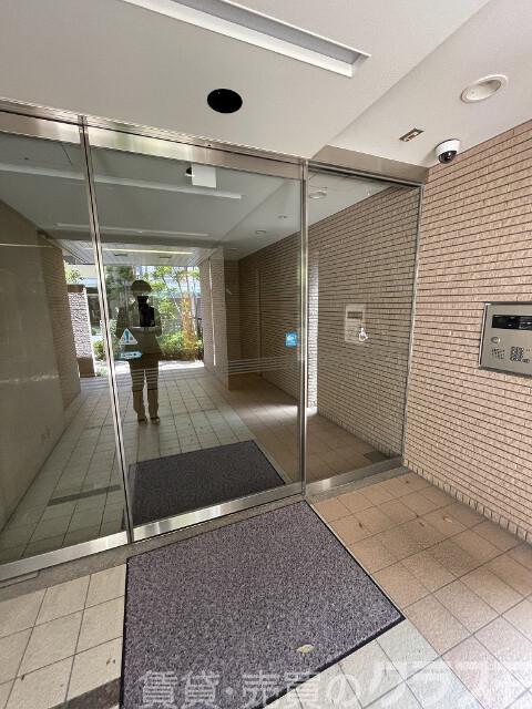 22/27 エントランス