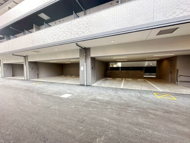 28/30 駐車場