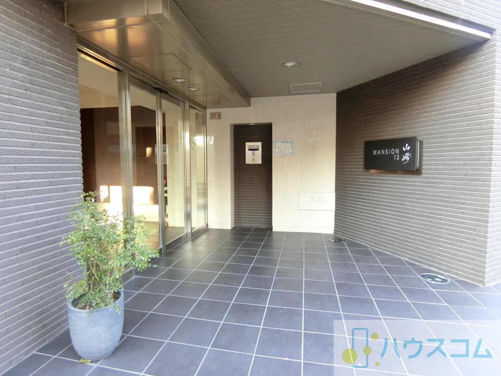 25/30 エントランス