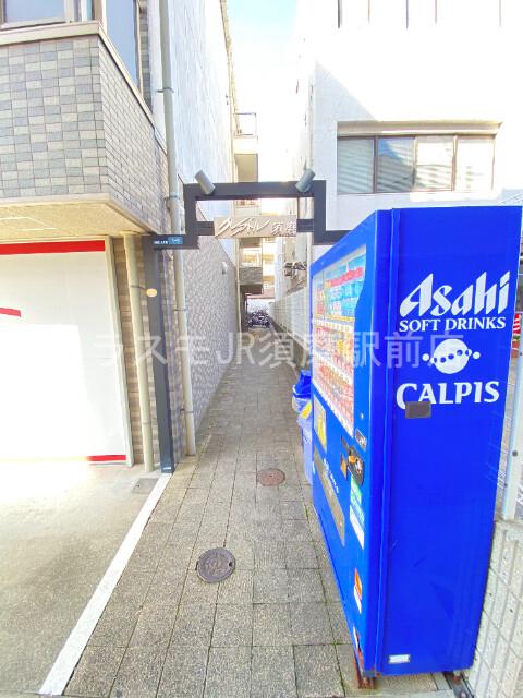 23/30 エントランス