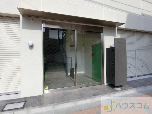 27/30 エントランス