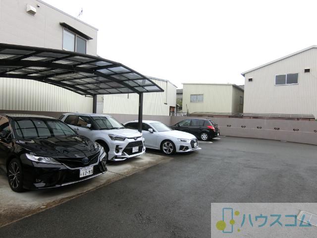 28/30 駐車場