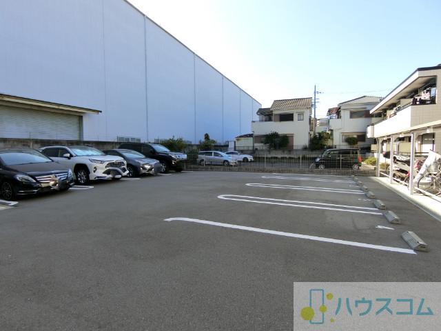 27/30 駐車場