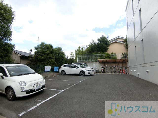 27/30 駐車場