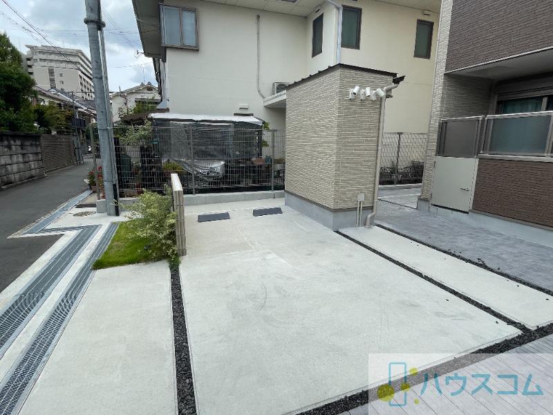 27/30 駐車場