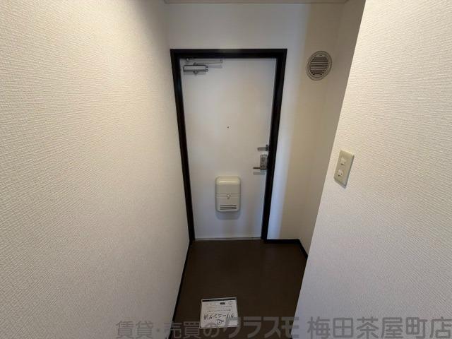 16/30 玄関