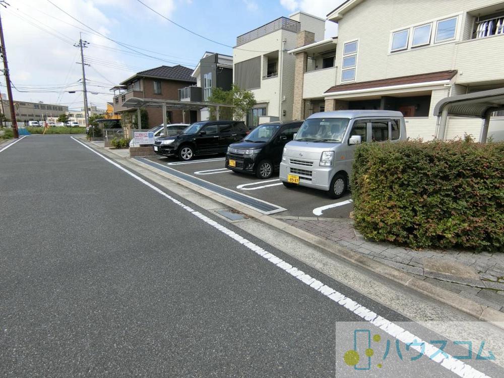 28/30 駐車場
