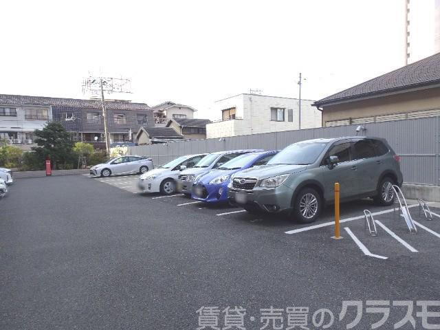 22/30 駐車場